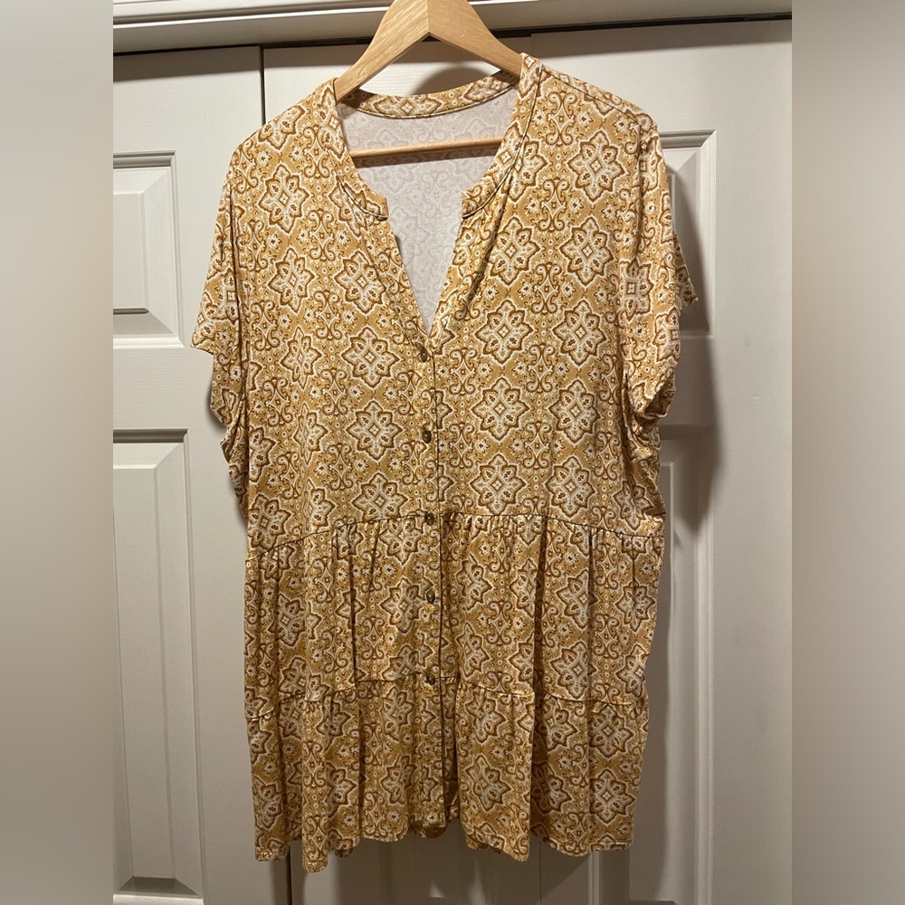 Unbranded plus size knit top.